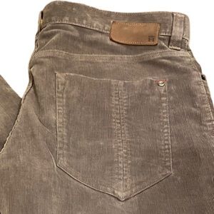 Haggar Corduroy jeans. High quality. Great color.